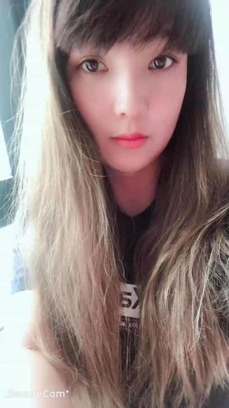 双飞刚到京性感小辣妹